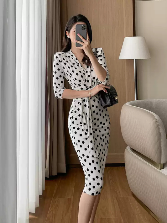 【大人可愛い美シルエット】ドット柄 カシュクールワンピース｜Vネック・ウエストリボン・タイトワンピース