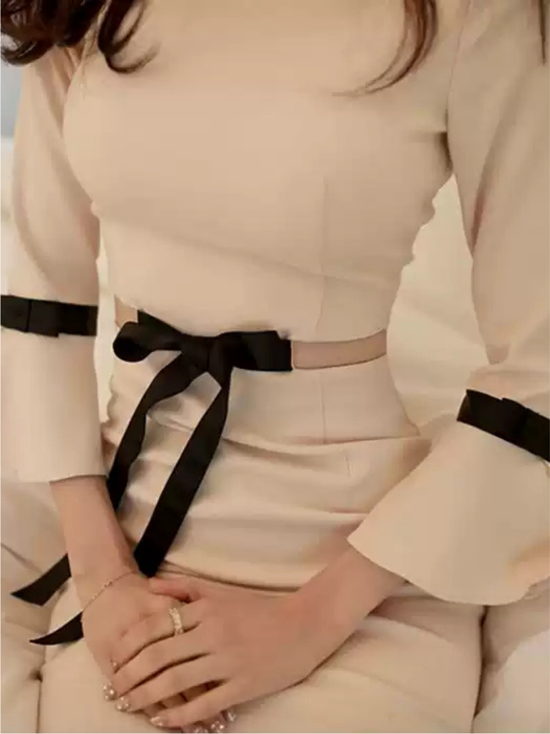 【上品な美シルエット】配色リボン タイトワンピース｜ベルスリーブ・バックスリット・韓国風エレガント